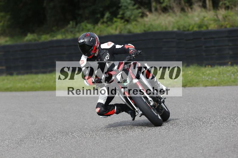 /Archiv-2025/53 16.09.2025 Track Day Domi Aegerter ADR/Gruppe gruen/7